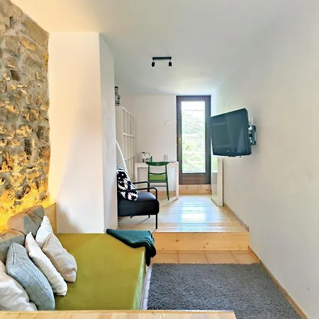 Cornagera Apartman Aviatico